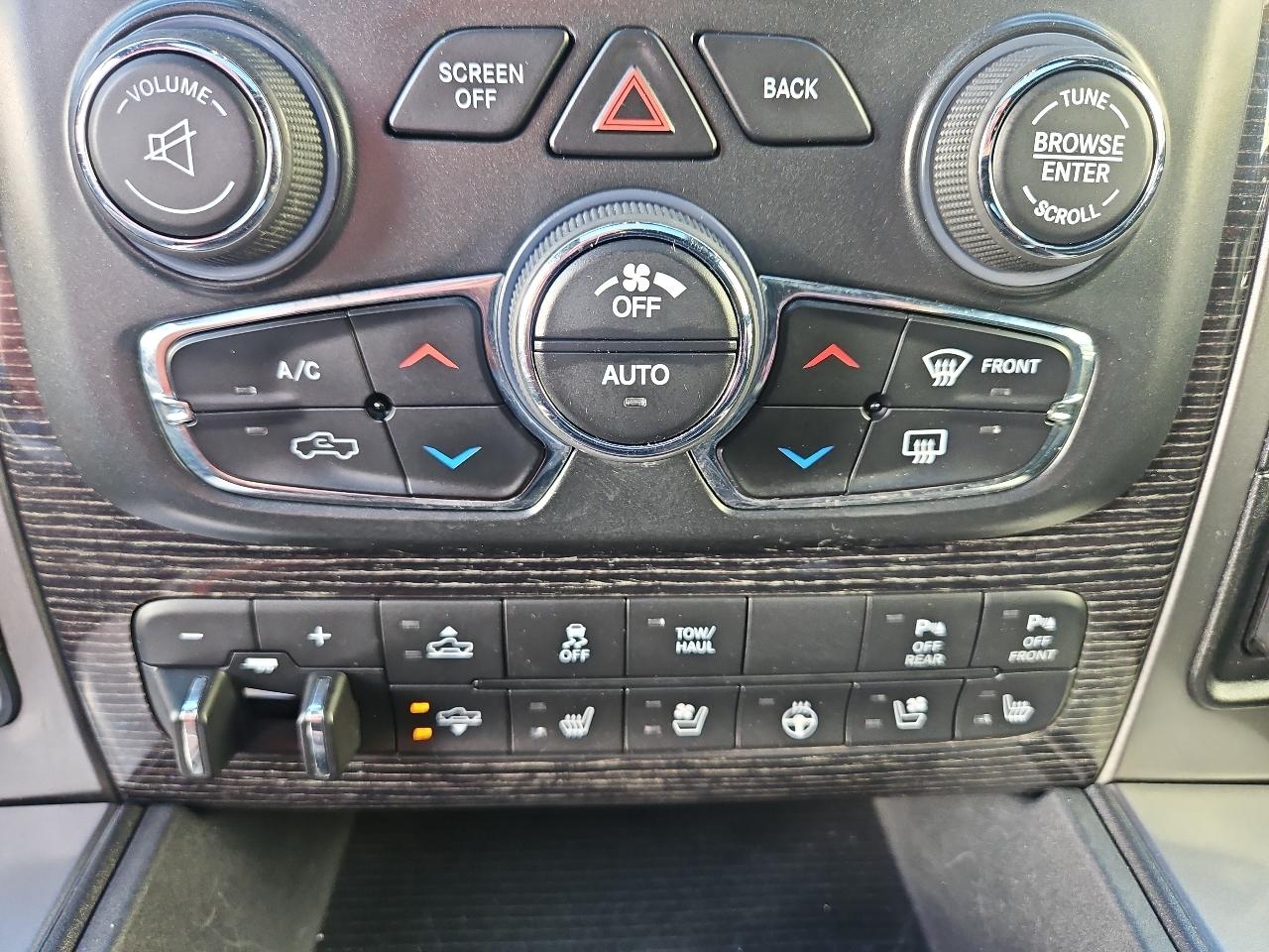 RAM 1500 4WD Crew Cab 140.5" Longhorn Limited 2016