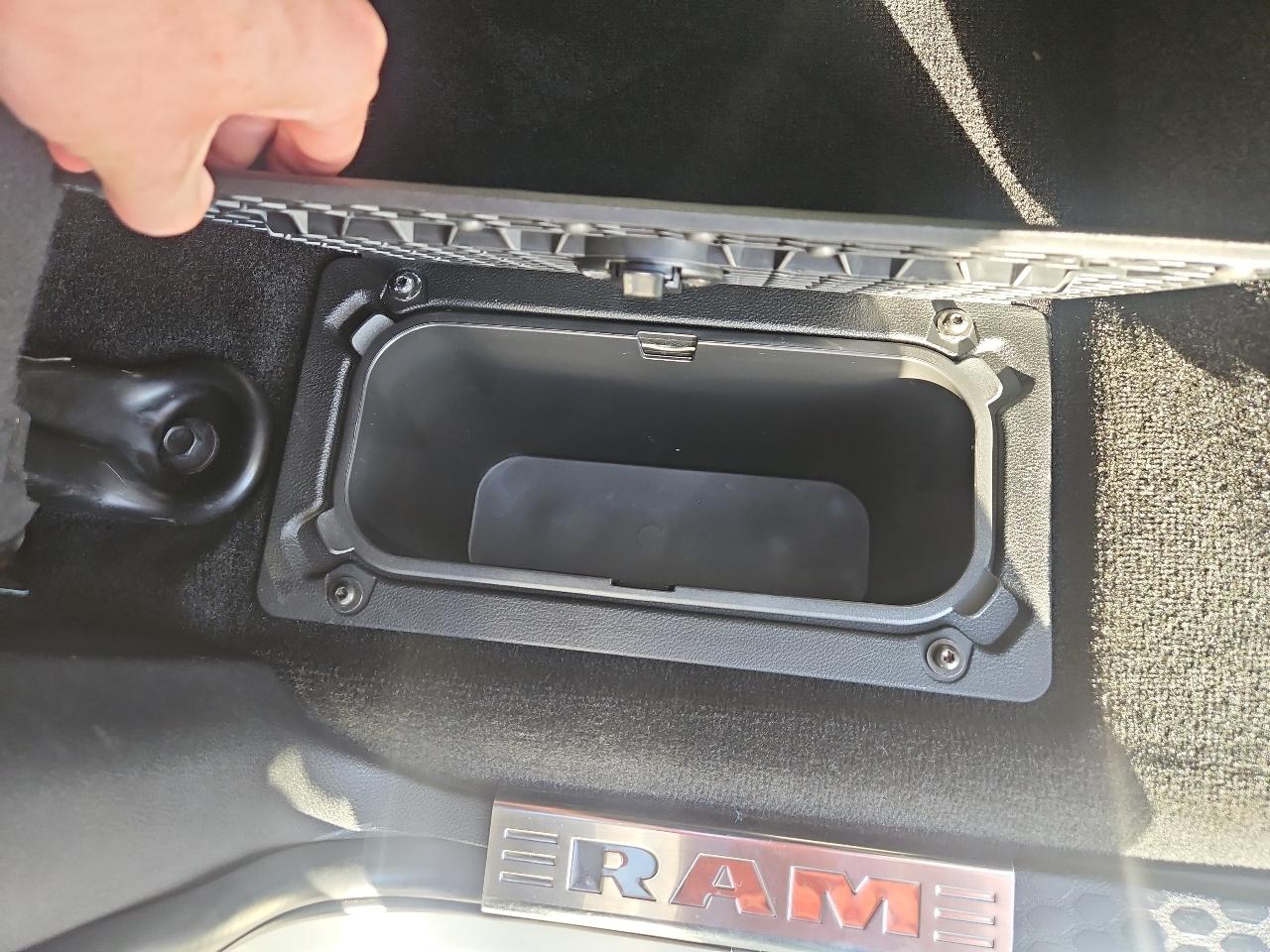 RAM 1500 4WD Crew Cab 140.5" Longhorn Limited 2016