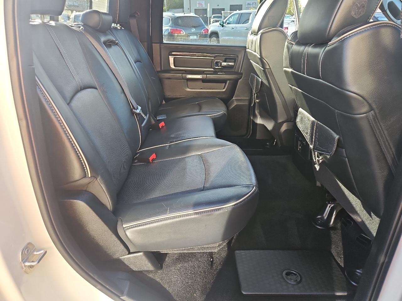 RAM 1500 4WD Crew Cab 140.5" Longhorn Limited 2016