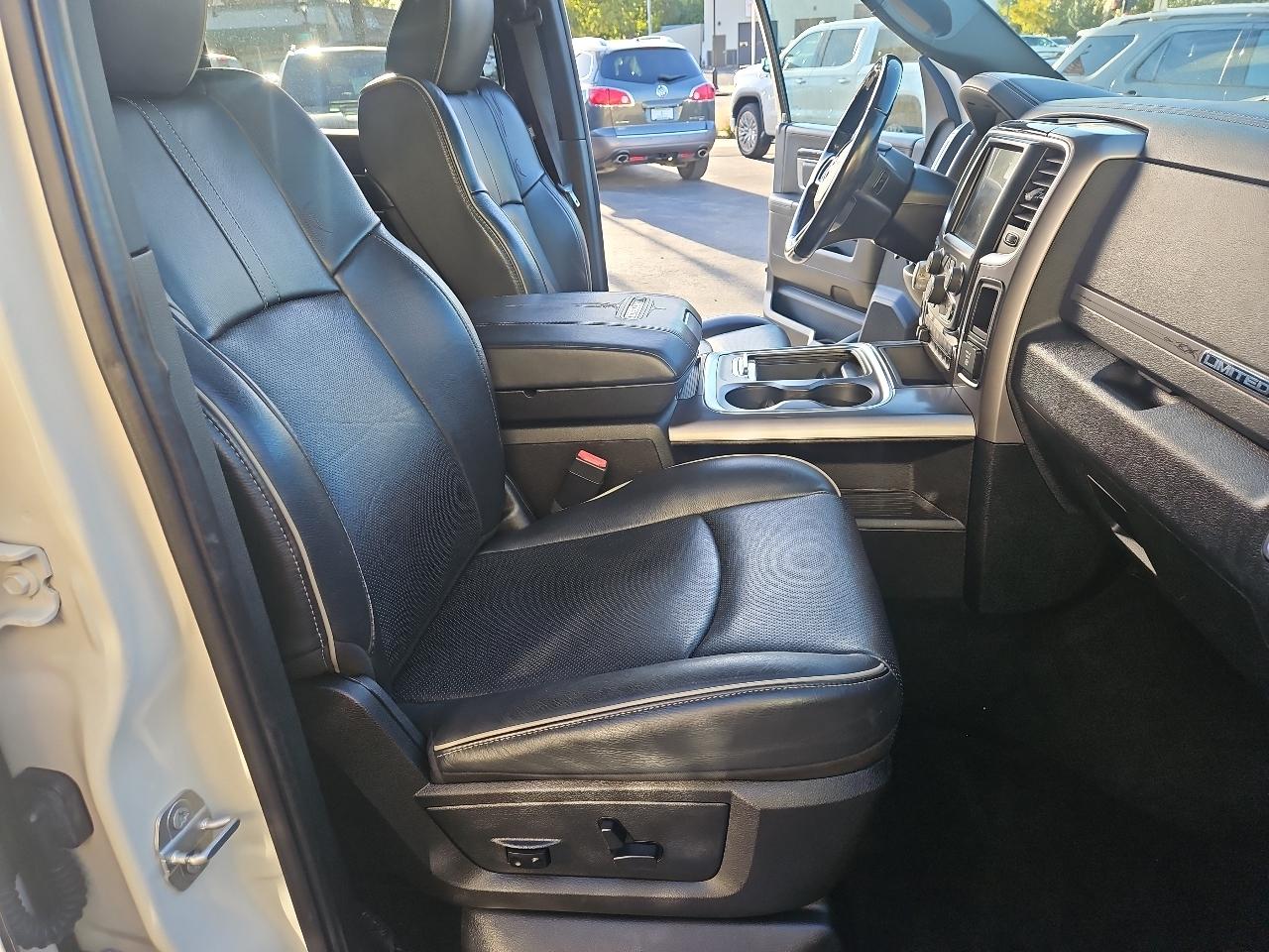 RAM 1500 4WD Crew Cab 140.5" Longhorn Limited 2016
