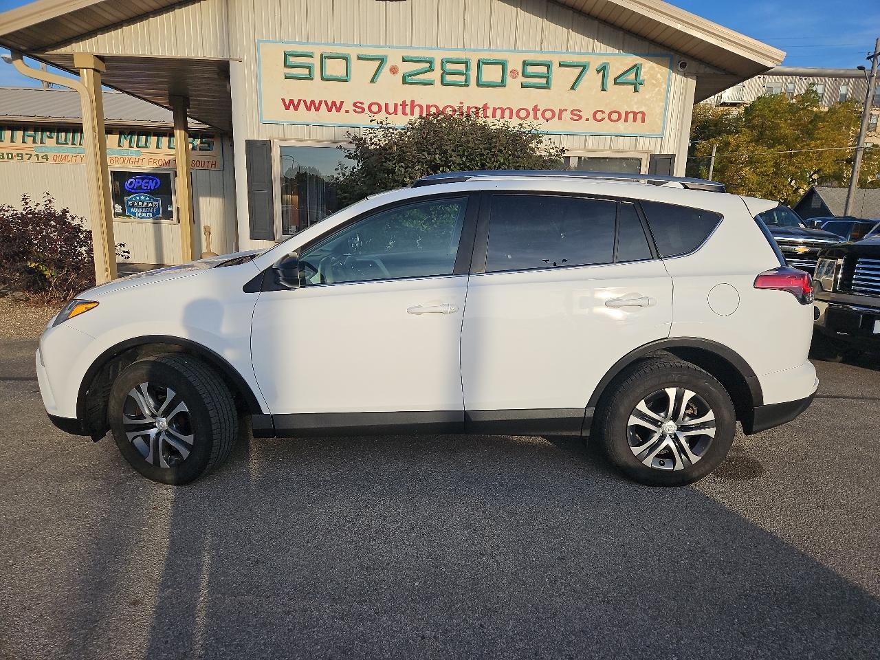 Toyota RAV4 LE AWD (Natl) 2018