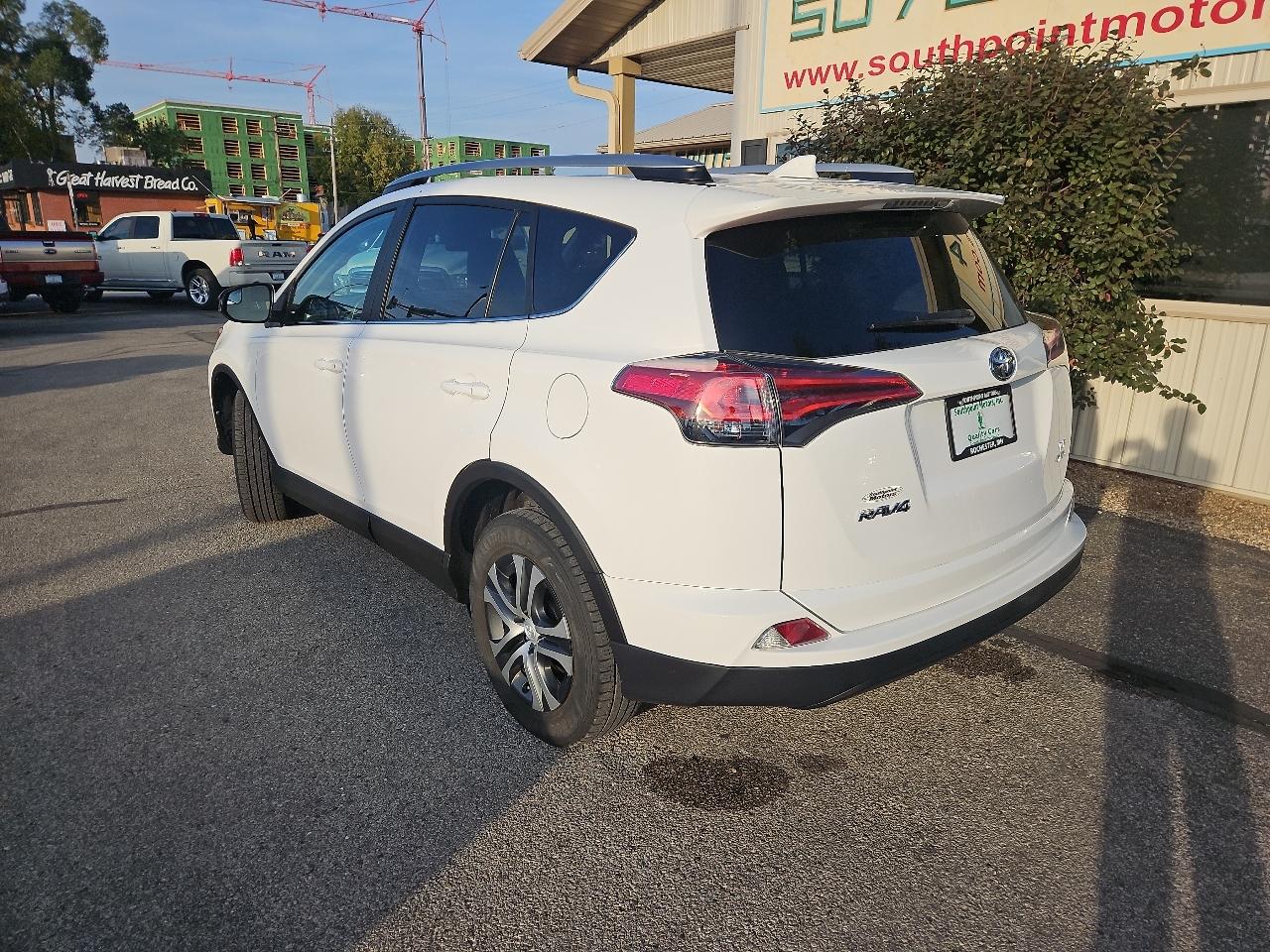 Toyota RAV4 LE AWD (Natl) 2018