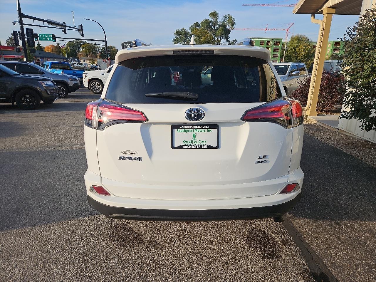 Toyota RAV4 LE AWD (Natl) 2018