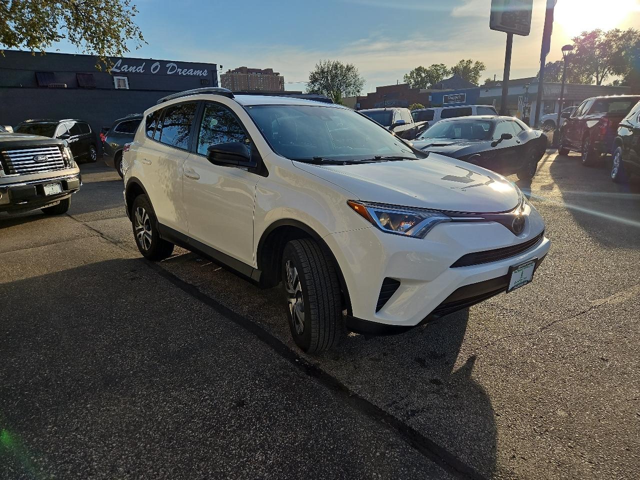 Toyota RAV4 LE AWD (Natl) 2018
