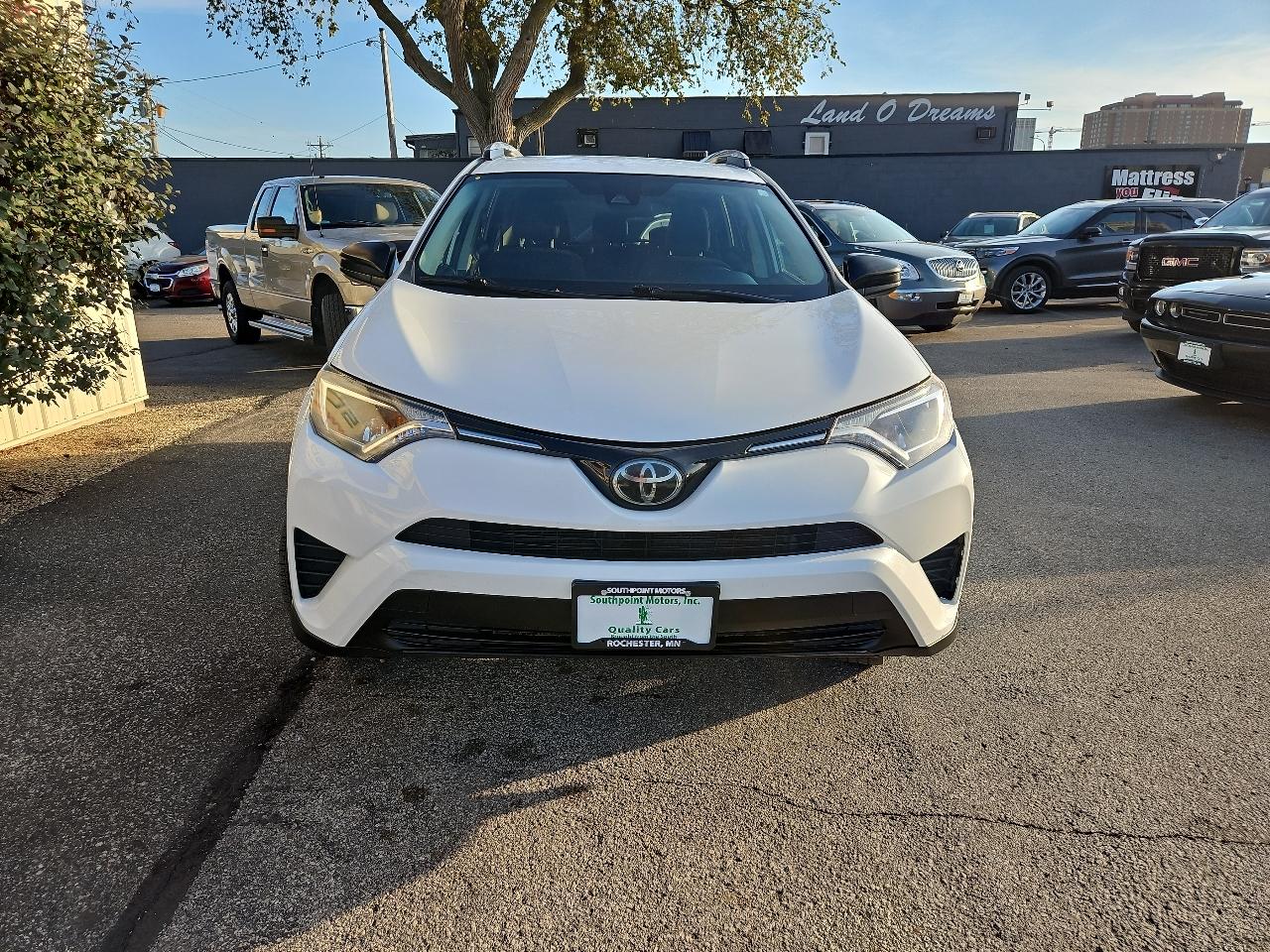 Toyota RAV4 LE AWD (Natl) 2018