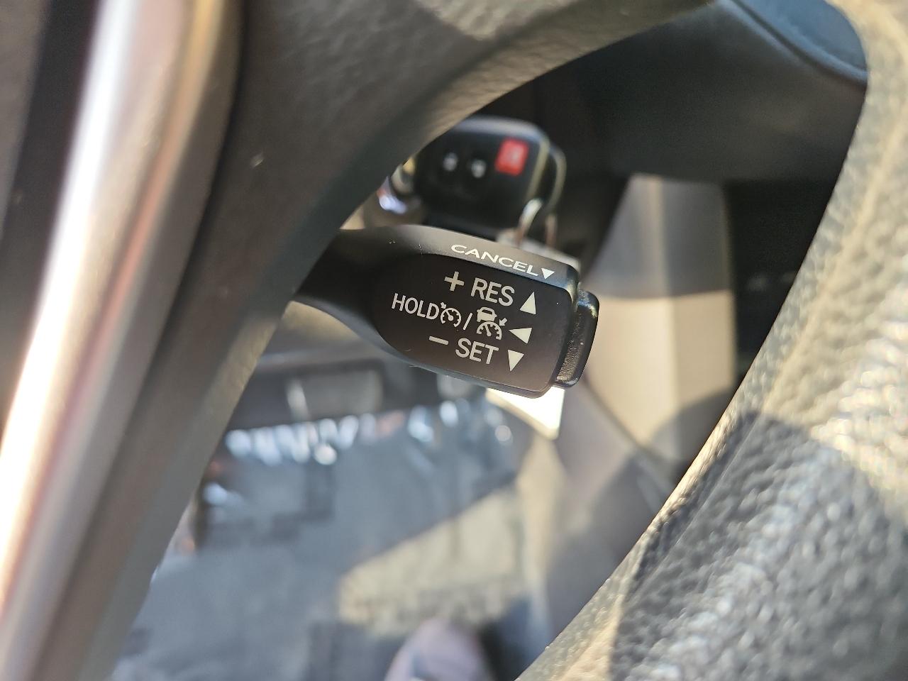 Toyota RAV4 LE AWD (Natl) 2018