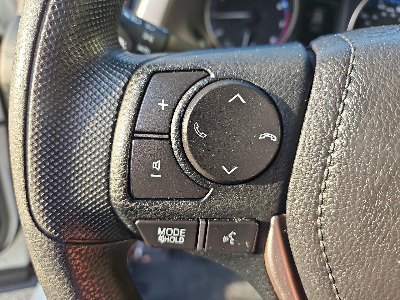 Toyota RAV4 LE AWD (Natl) 2018