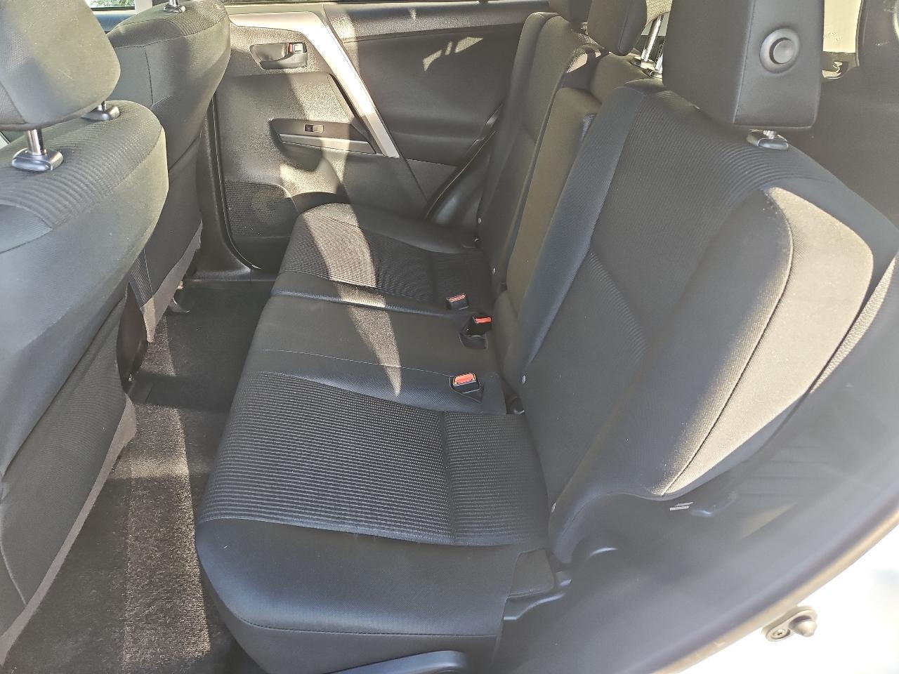 Toyota RAV4 LE AWD (Natl) 2018