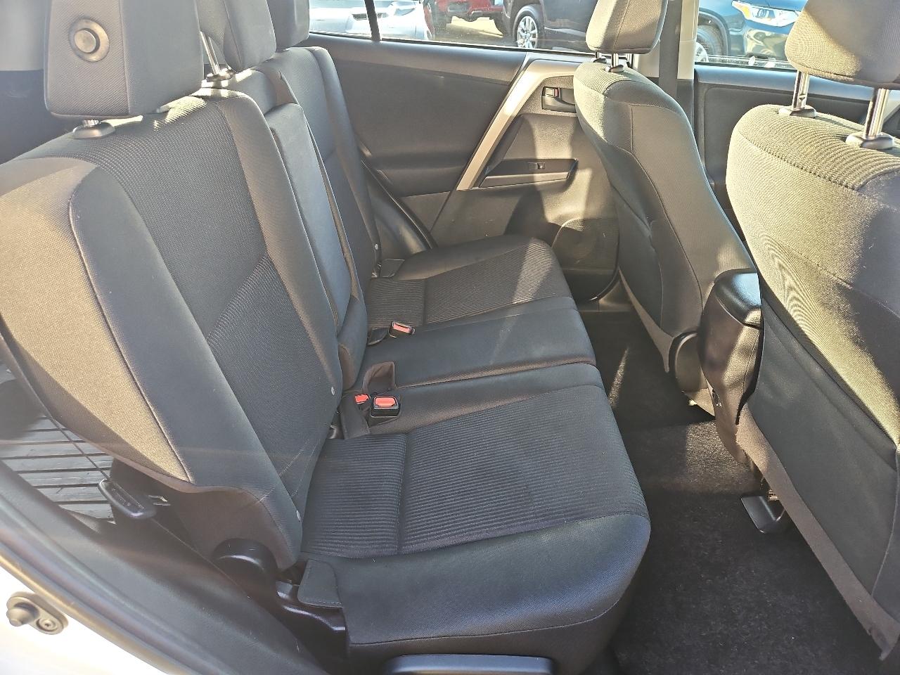 Toyota RAV4 LE AWD (Natl) 2018