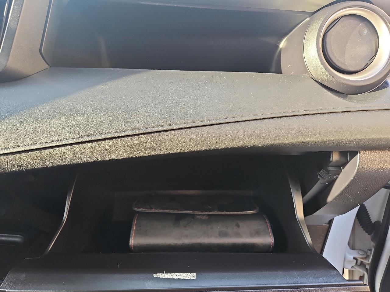 Toyota RAV4 LE AWD (Natl) 2018