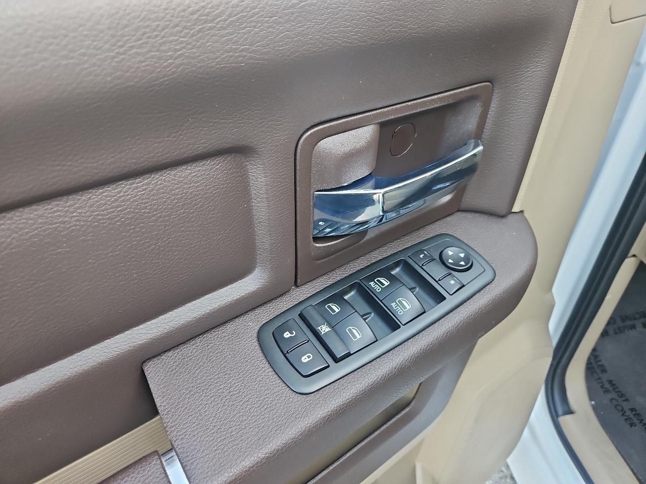RAM 1500 4WD Crew Cab 140.5" Lone Star 2012