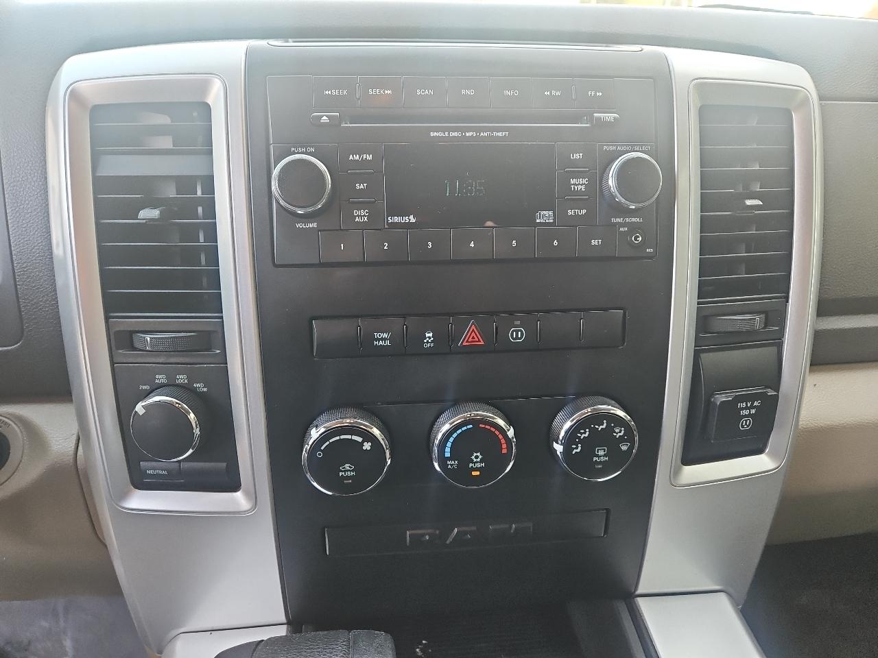 RAM 1500 4WD Crew Cab 140.5" Lone Star 2012