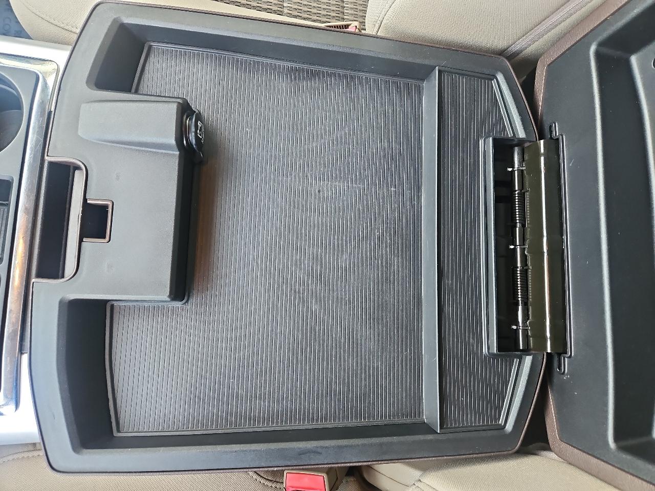 RAM 1500 4WD Crew Cab 140.5" Lone Star 2012