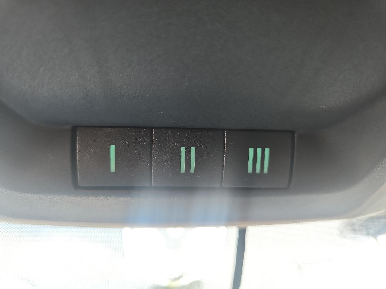RAM 1500 4WD Crew Cab 140.5" Lone Star 2012