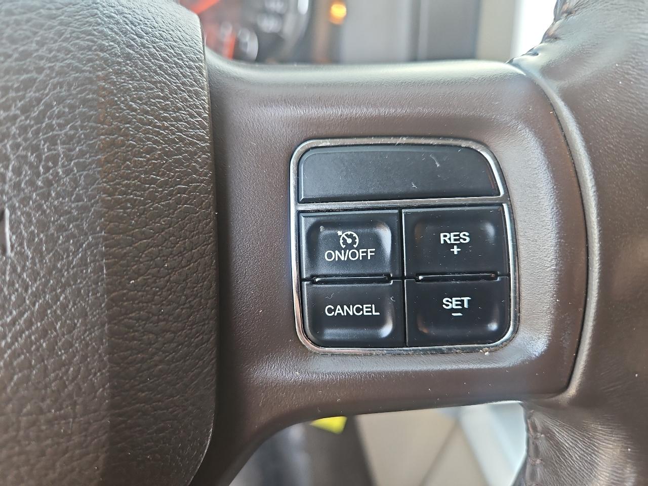 RAM 1500 4WD Crew Cab 140.5" Lone Star 2012