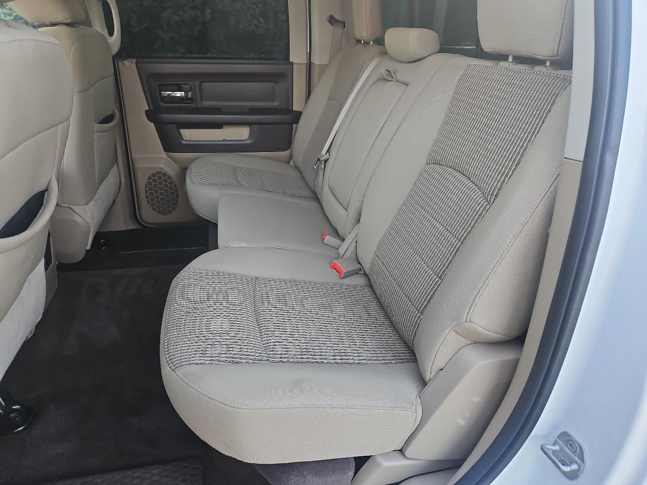RAM 1500 4WD Crew Cab 140.5" Lone Star 2012