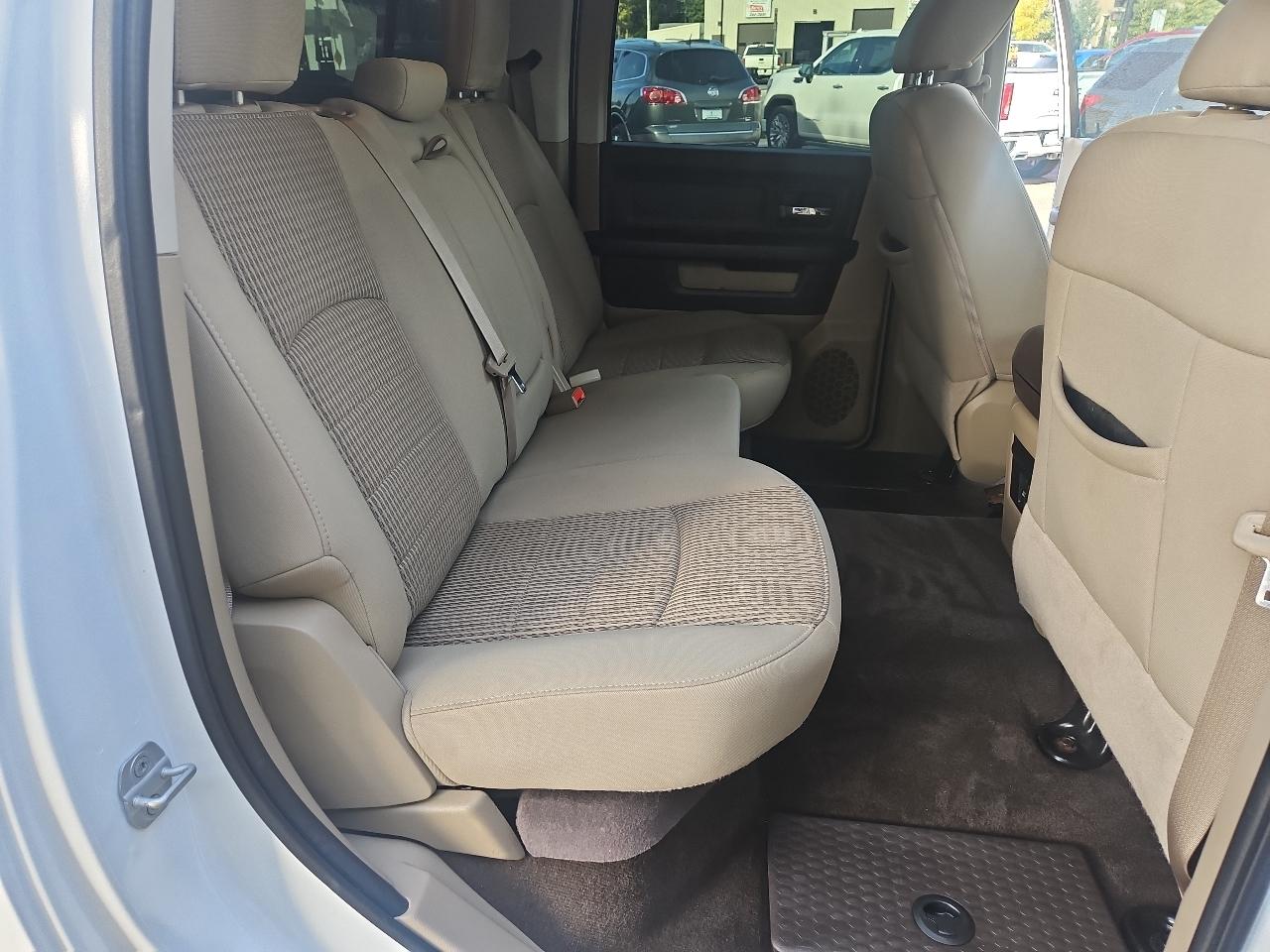 RAM 1500 4WD Crew Cab 140.5" Lone Star 2012