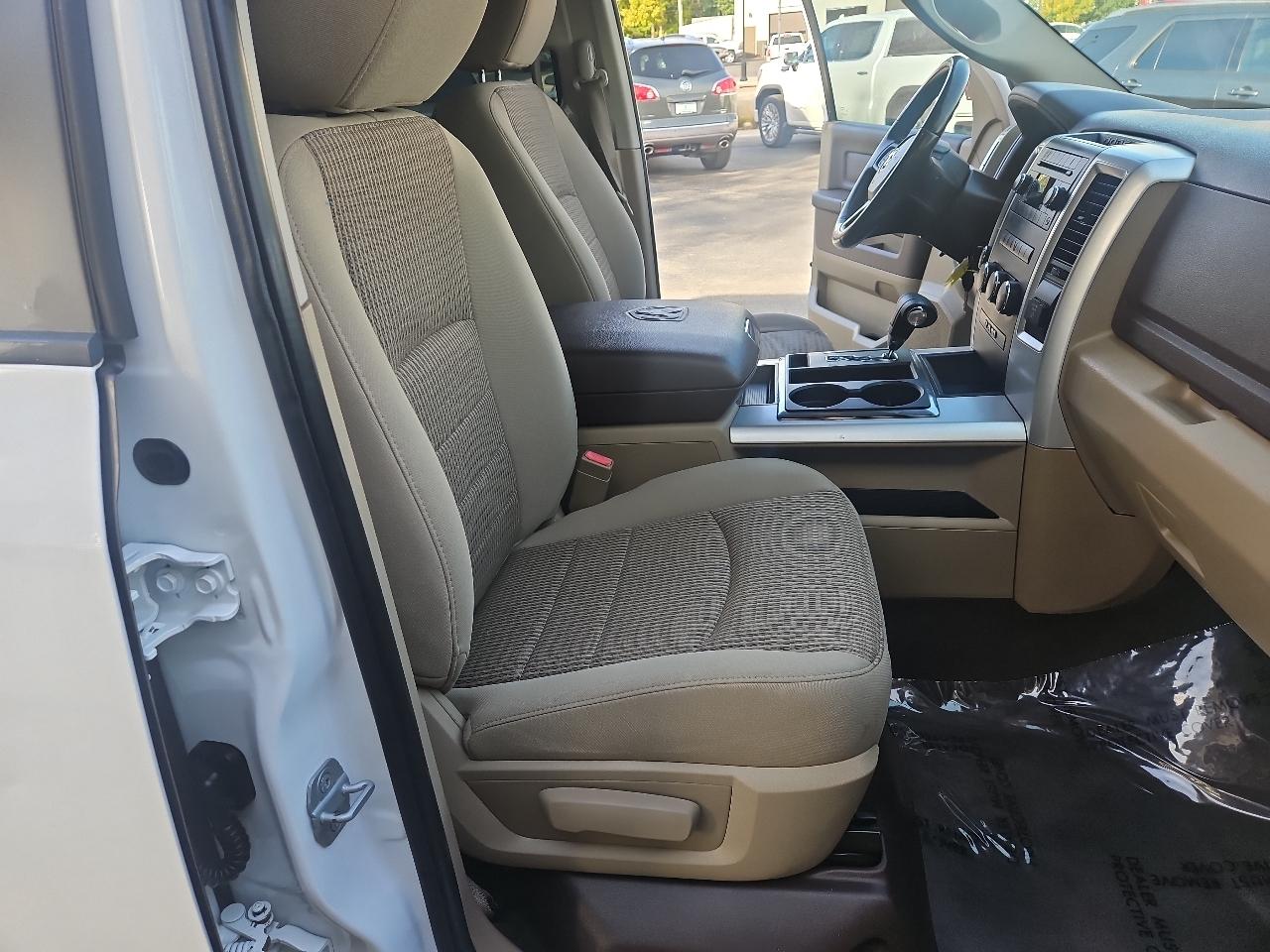 RAM 1500 4WD Crew Cab 140.5" Lone Star 2012