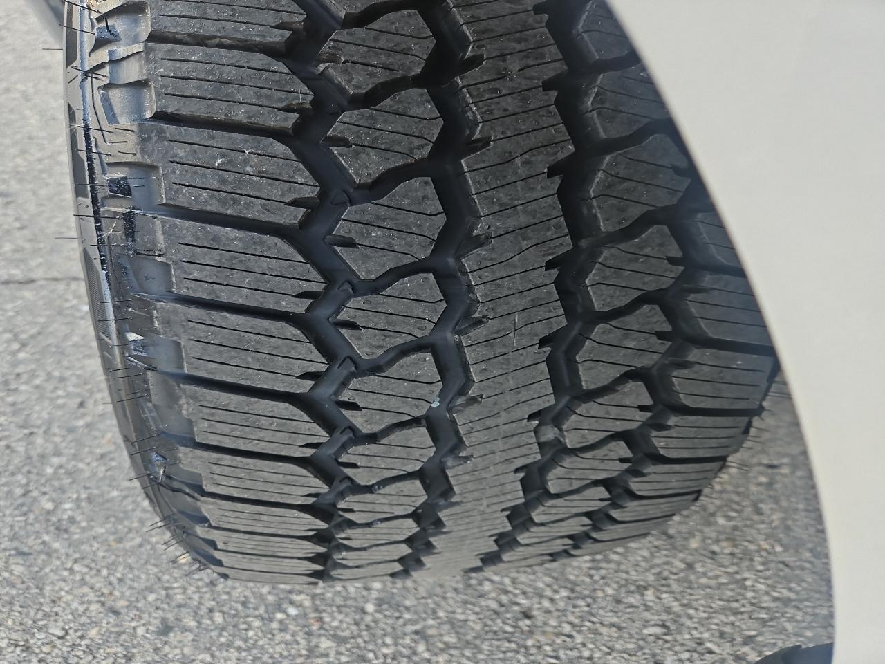 RAM 1500 4WD Crew Cab 140.5" Lone Star 2012