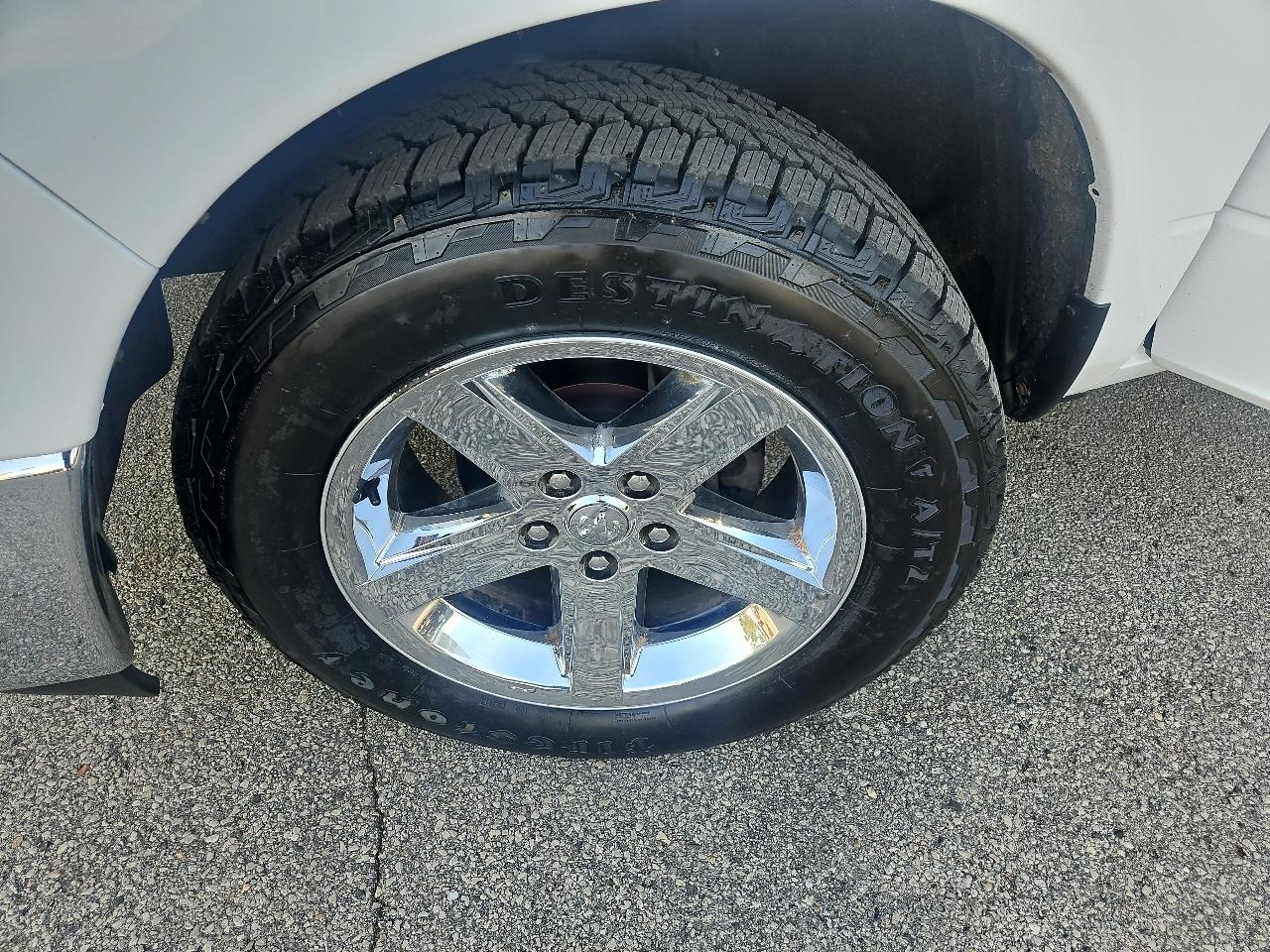 RAM 1500 4WD Crew Cab 140.5" Lone Star 2012