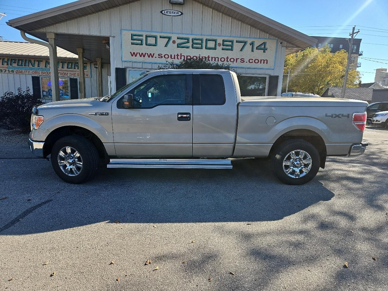 Ford F-150 4WD Reg Cab 141" XLT 2010