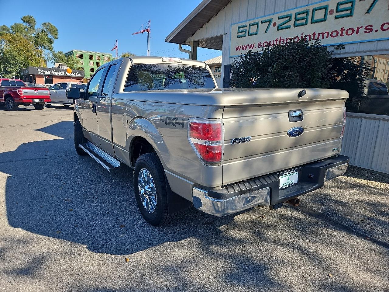 Ford F-150 4WD Reg Cab 141" XLT 2010