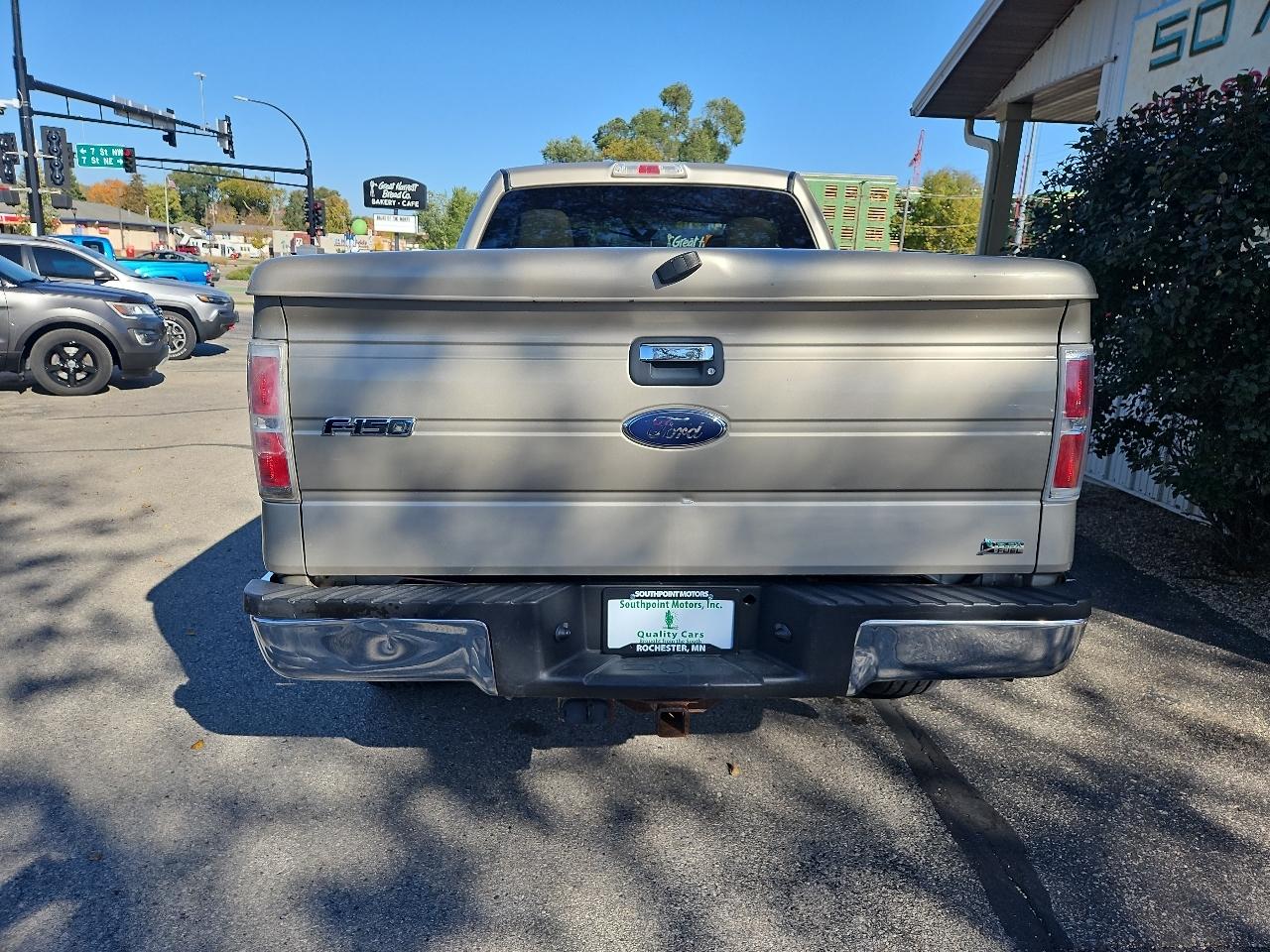 Ford F-150 4WD Reg Cab 141" XLT 2010