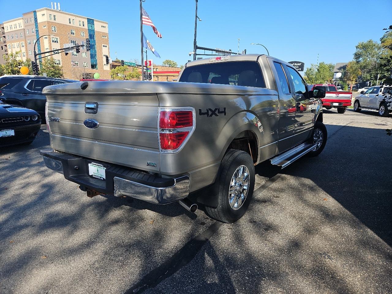 Ford F-150 4WD Reg Cab 141" XLT 2010