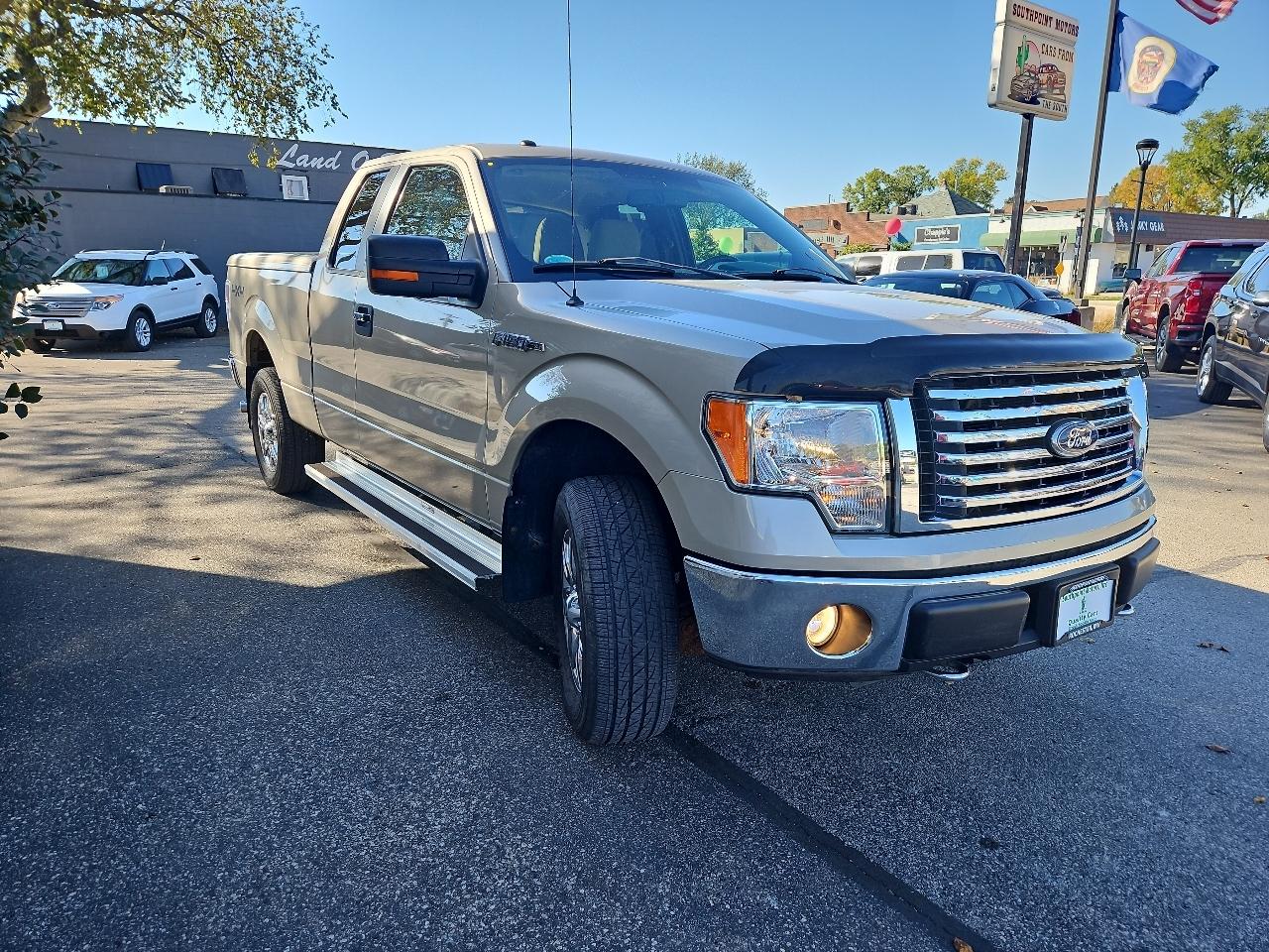 Ford F-150 4WD Reg Cab 141" XLT 2010
