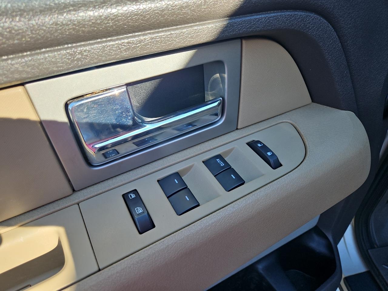 Ford F-150 4WD Reg Cab 141" XLT 2010