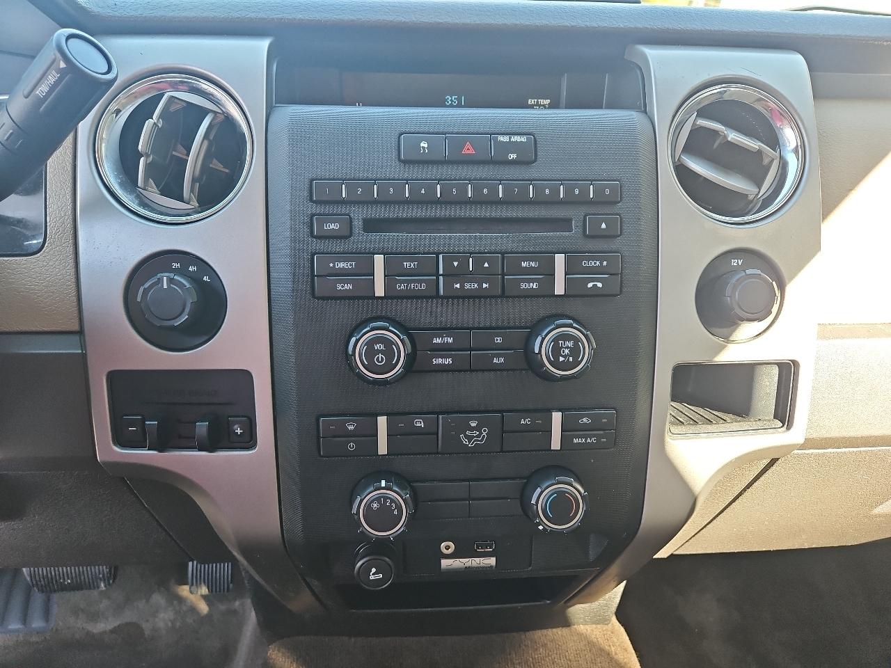 Ford F-150 4WD Reg Cab 141" XLT 2010