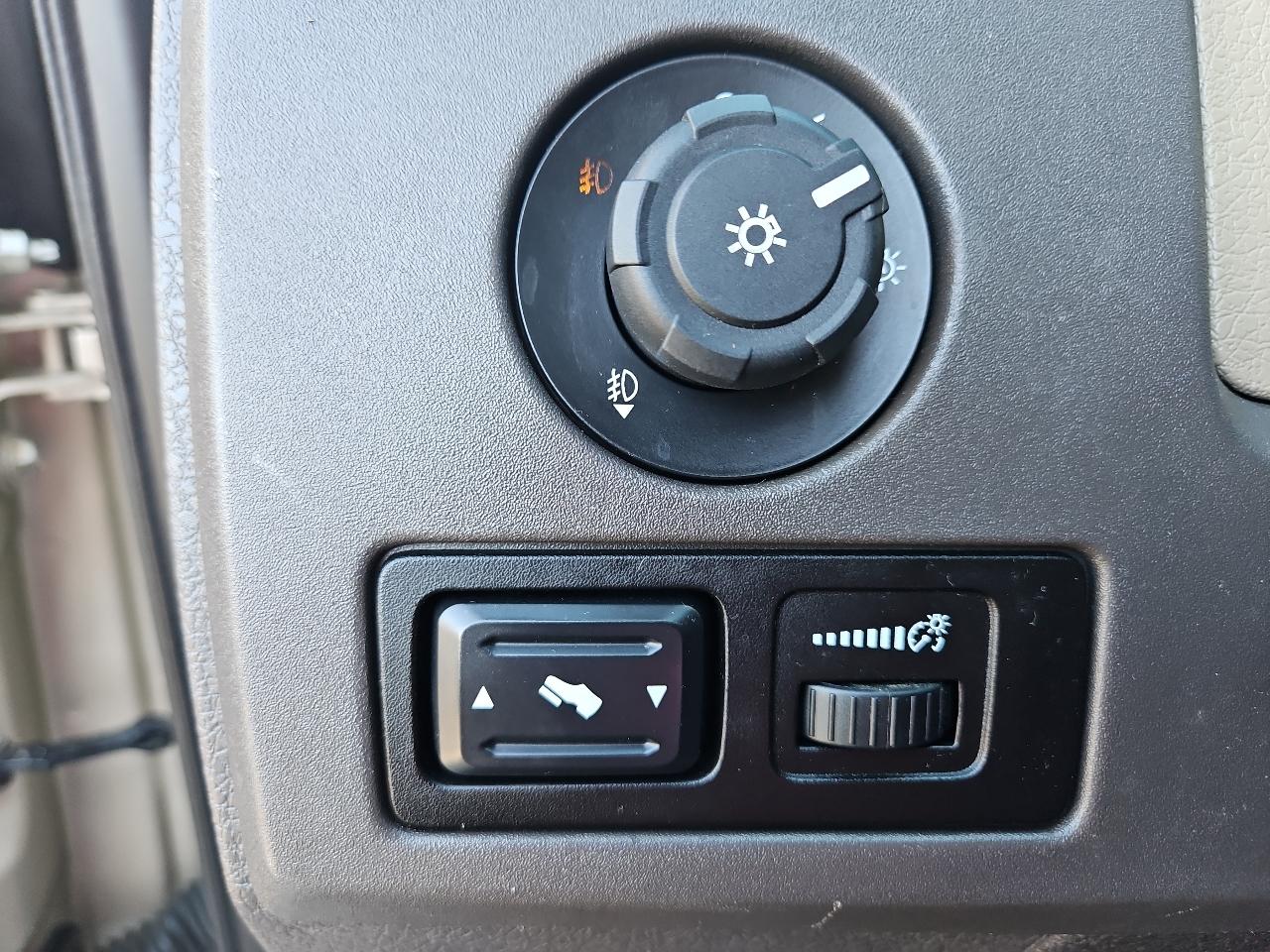Ford F-150 4WD Reg Cab 141" XLT 2010