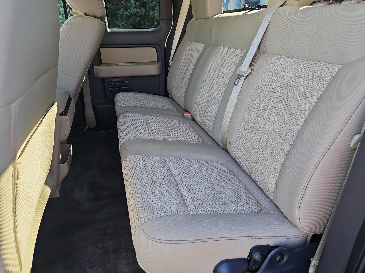 Ford F-150 4WD Reg Cab 141" XLT 2010