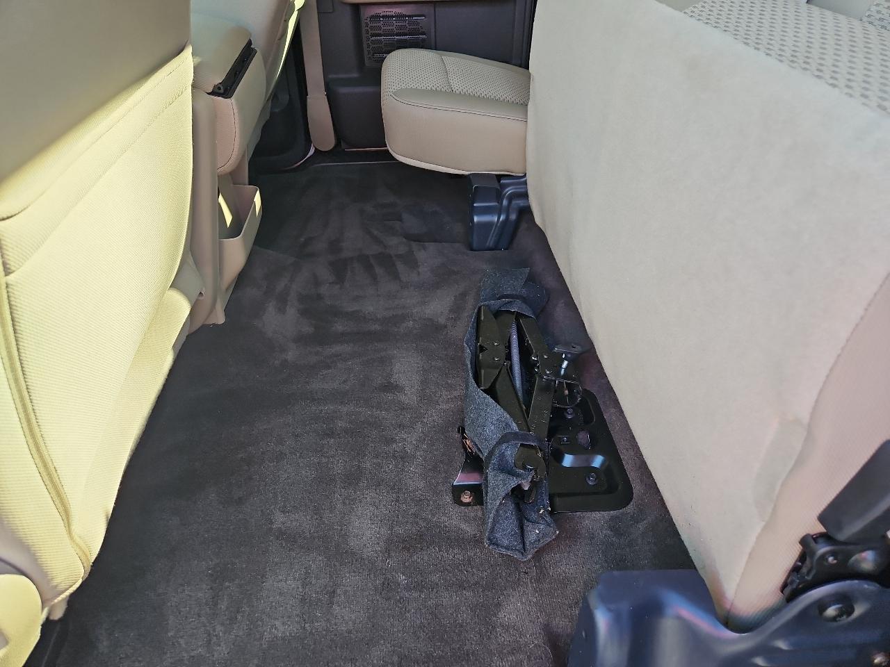 Ford F-150 4WD Reg Cab 141" XLT 2010