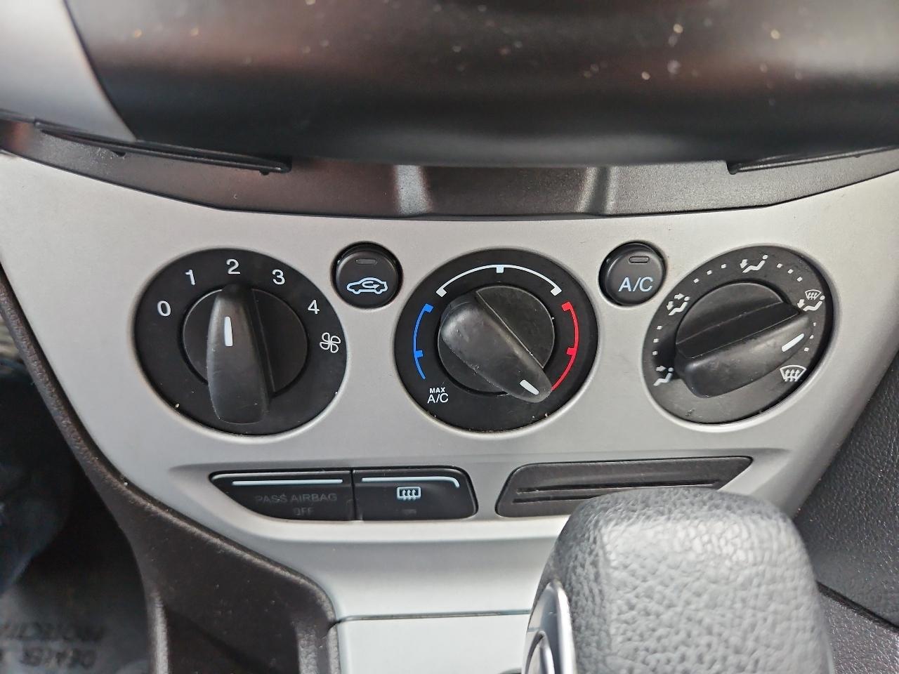 Ford Focus 4dr Sdn SE 2014