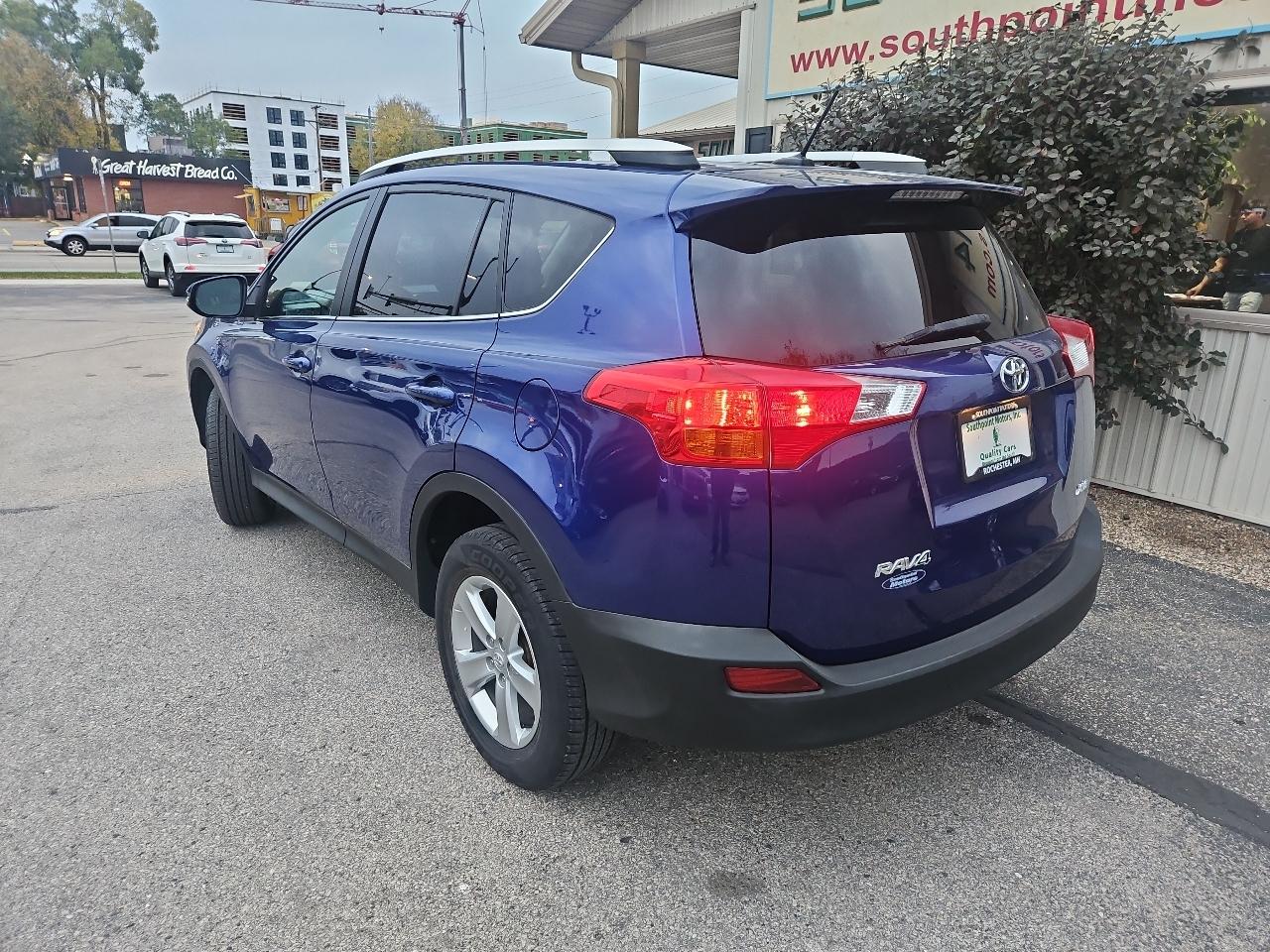 Toyota RAV4 FWD 4dr XLE (Natl) 2014