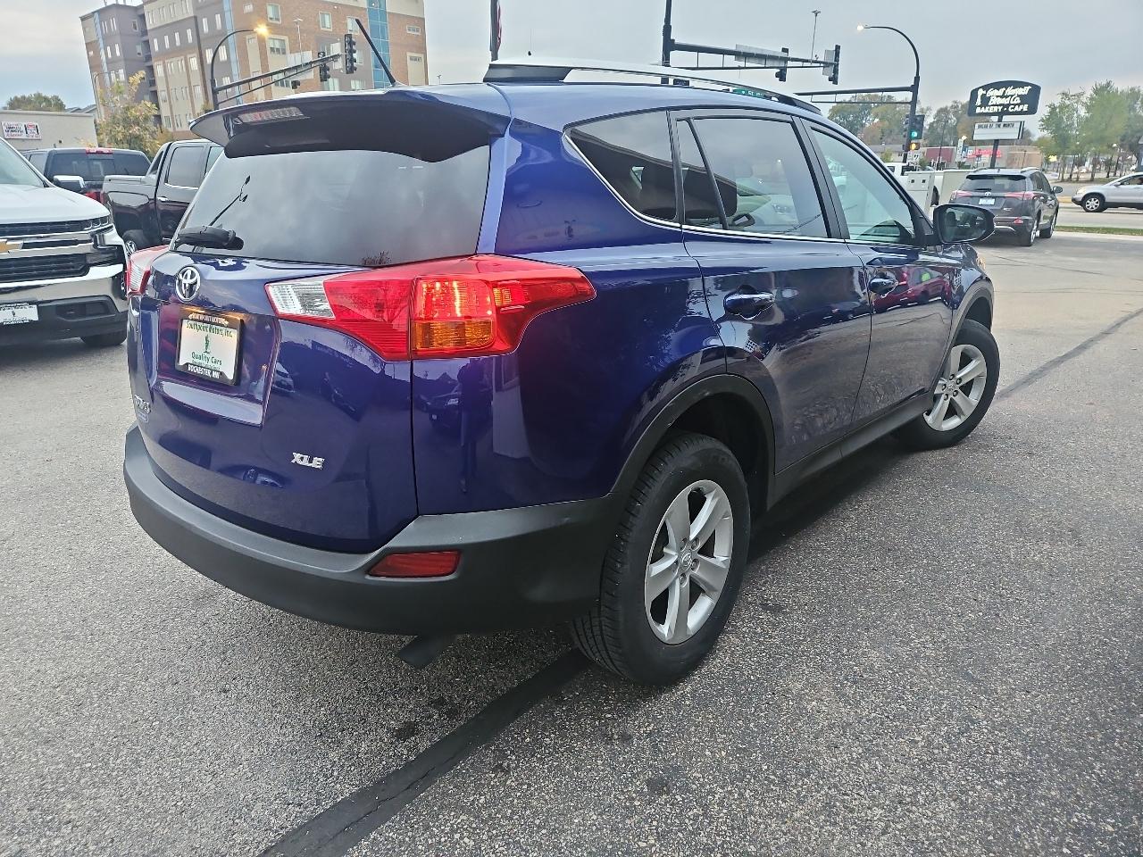 Toyota RAV4 FWD 4dr XLE (Natl) 2014