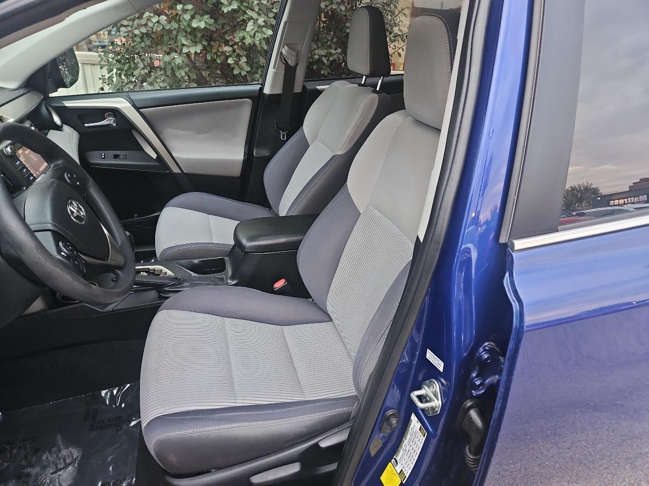 Toyota RAV4 FWD 4dr XLE (Natl) 2014