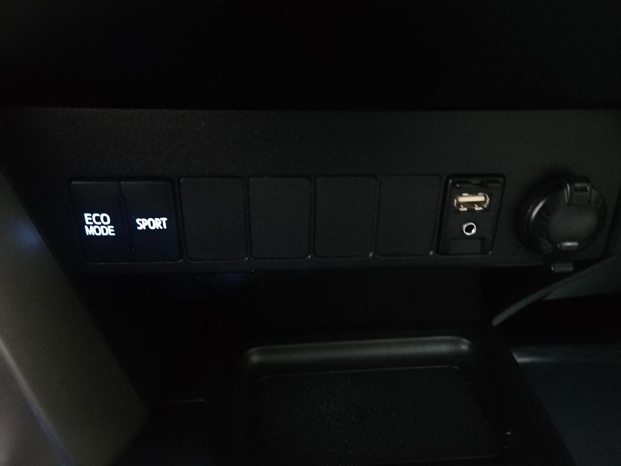 Toyota RAV4 FWD 4dr XLE (Natl) 2014