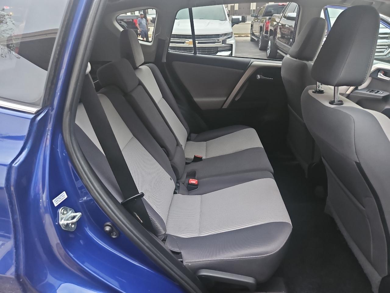 Toyota RAV4 FWD 4dr XLE (Natl) 2014