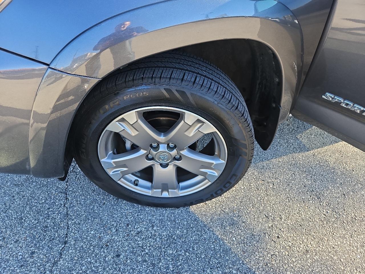 Toyota RAV4 4WD 4dr 4-cyl 4-Spd AT Sport (Natl) 2011
