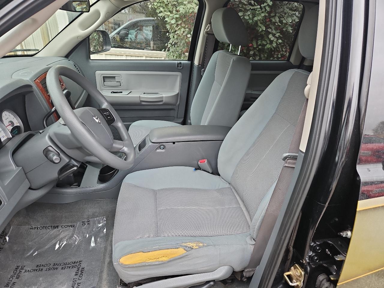 Dodge Dakota 4dr Quad Cab 131" WB 4WD SLT 2005