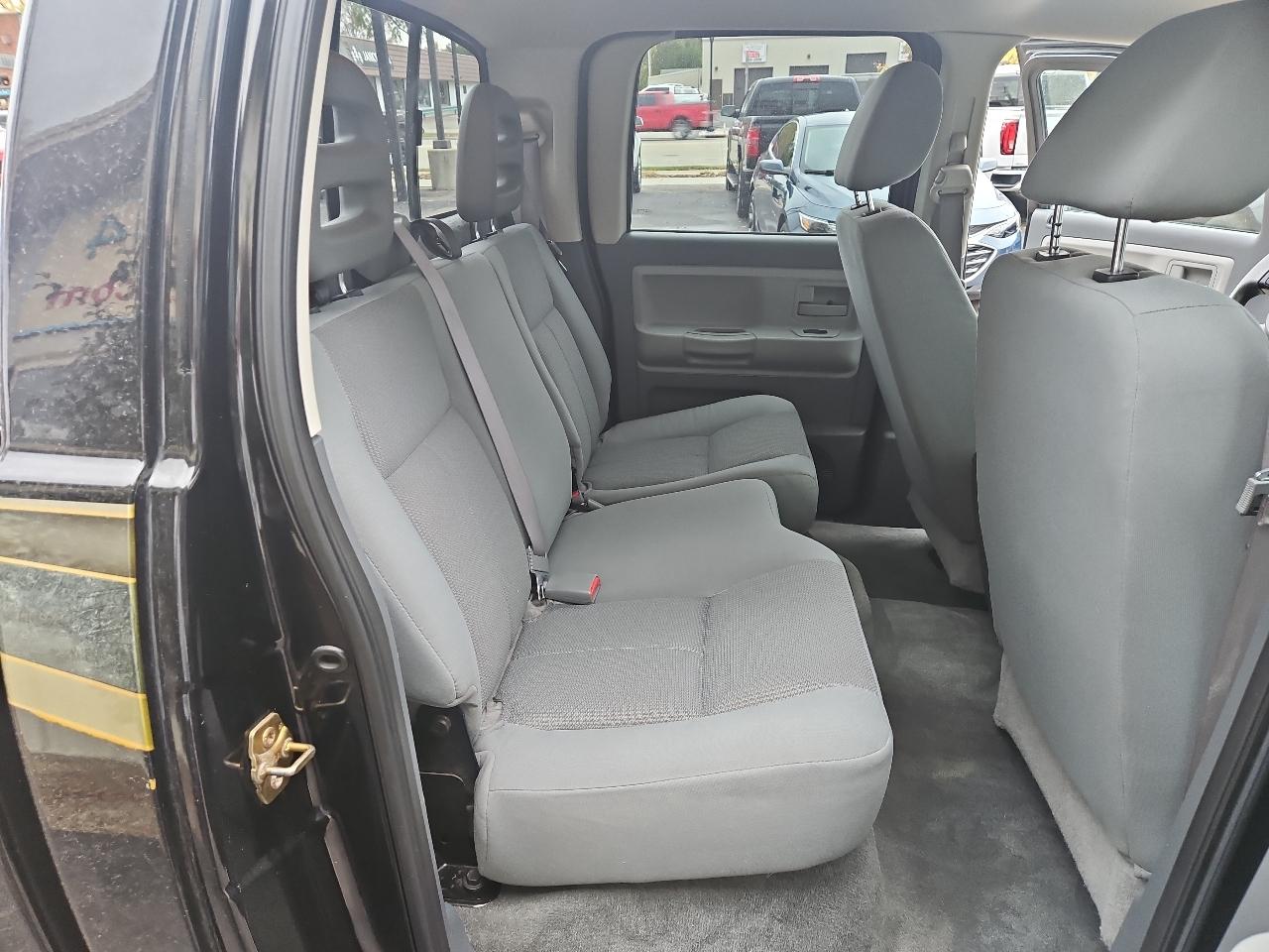 Dodge Dakota 4dr Quad Cab 131" WB 4WD SLT 2005