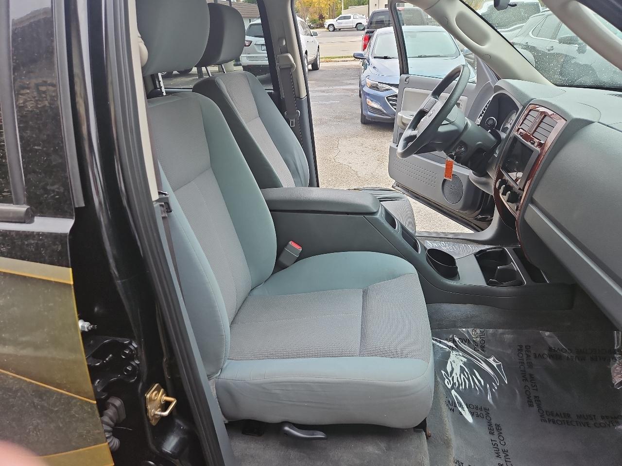 Dodge Dakota 4dr Quad Cab 131" WB 4WD SLT 2005
