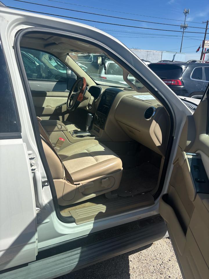 Ford Explorer XLT 4.0L 2WD 2010