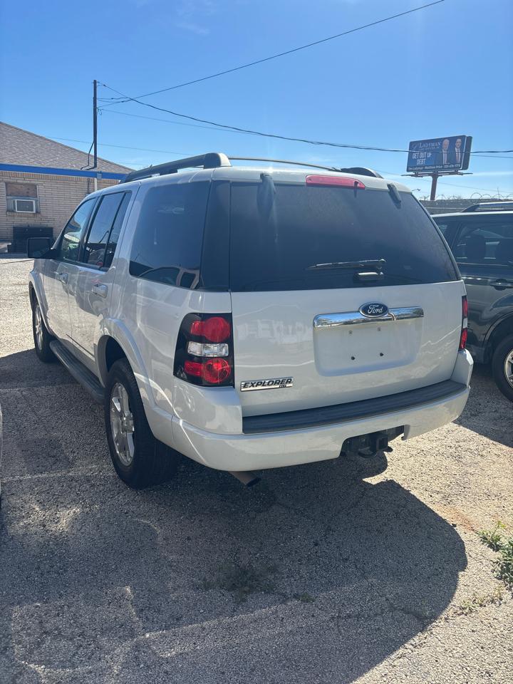 Ford Explorer XLT 4.0L 2WD 2010
