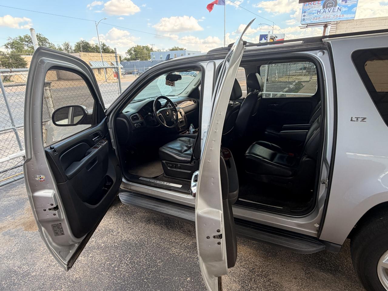 Chevrolet Suburban LTZ 1500 2WD 2010