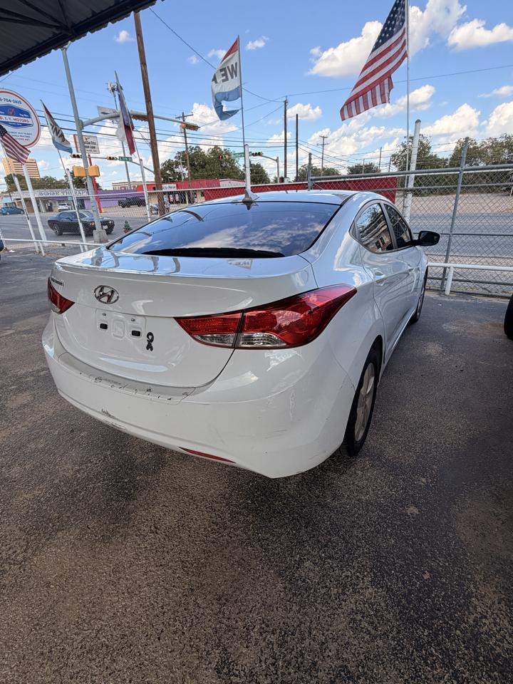 Hyundai Elantra Limited 2011