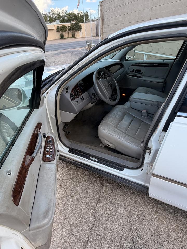 Lincoln Town Car Executive 2001