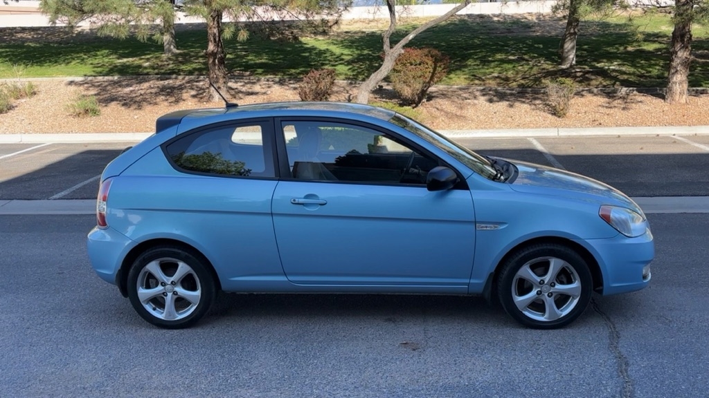 Hyundai Accent  2011